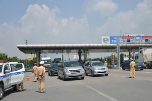 Tài xế đi cao tốc vẫn quên nộp tiền vào tài khoản ETC