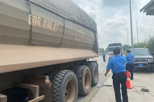 TP.HCM xuất hiện hàng loạt xe quá tải ở nhiều tuyến đường