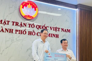 Tổng công ty Điện lực TP.HCM ủng hộ quỹ vì biển đảo quê hương 200 triệu đồng