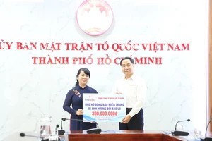 Điện lực TP.HCM ủng hộ đồng bào miền Trung 300 triệu đồng khắc phục thiên tai 