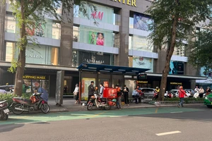 TP.HCM có vạch sơn phản quang cho xe buýt với 3 màu xanh, vàng, đỏ