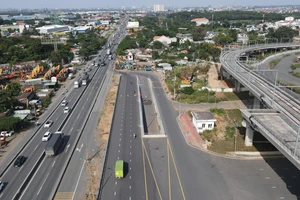 Ảnh: Hầm chui Bến xe Miền Đông mới tấp nập thi công trước ngày thông xe