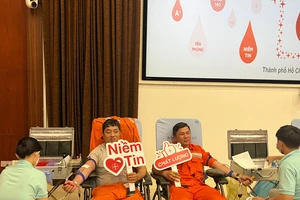300 cán bộ nhân viên Điện lực TP.HCM tham gia hiến máu nhân đạo