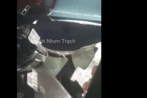 Phà Cát Lái bị sà lan chở cát tông, nhiều hành khách hoảng loạn