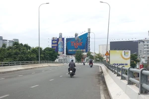 Cầu vượt Nguyễn Hữu Cảnh chính thức thông xe vào ngày 5-3