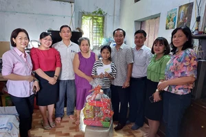 Tổng công ty Điện lực TP.HCM chăm lo tết cho trẻ mồ côi do đại dịch COVID-19