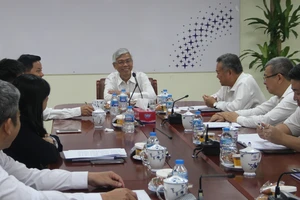Phó Chủ tịch UBND TP.HCM Võ Văn Hoan thăm và làm việc với ngành điện TP
