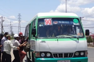 Chấn chỉnh tình trạng tranh giành khách tuyến xe buýt ở Cần Giờ