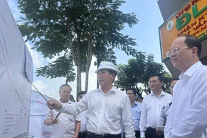 Phó Bí thư Thành ủy Nguyễn Hồ Hải giám sát dự án quốc lộ 1.500 tỉ đồng