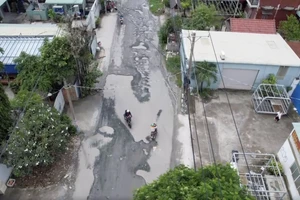 TP Thủ Đức: Đường Bưng Ông Thoàn chi chít ổ voi, ổ gà