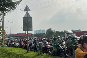 Kẹt xe kéo dài trên đường Võ Nguyên Giáp, TP Thủ Đức