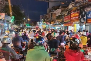 Cấm dừng, đỗ xe trên đường Lê Quang Định, Phan Văn Trị