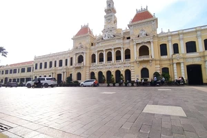 Yêu cầu khắc phục mặt đường trơn trượt, vạch sơn bị mờ trước UBND TP.HCM