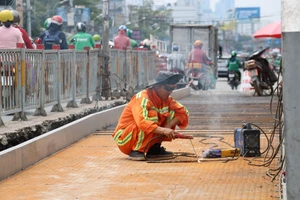 Cầu Ông Dầu được mở rộng thêm 2,5m, quốc lộ 13 qua Thủ Đức sắp đỡ ùn tắc