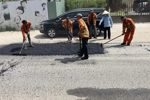 Đường Nguyễn Hoàng, TP Thủ Đức đang được sửa chữa, khắc phục hư hỏng