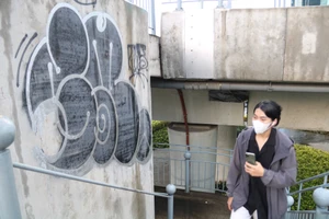 Cầu Ba Son TP.HCM lại bị vẽ bậy