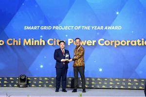 EVNHCMC đạt giải thưởng dự án lưới điện thông minh của năm tại hội nghị quốc tế Enlit Asia 2023