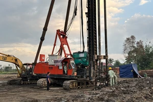 Đoàn đại biểu Quốc hội TP.HCM giám sát dự án vành đai 3