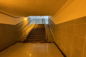 Nhờ công an xử lý việc hầm chui biến thành nơi ăn ngủ, hút chích