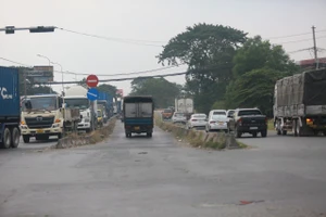 TP.HCM đóng nút giao Nguyễn Văn Linh - Nguyễn Hữu Thọ, người dân đi lại ra sao?