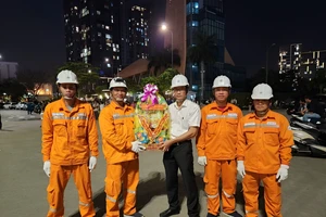 Lãnh đạo EVNHCMC thăm lực lượng trực ca Tết Dương lịch 2024