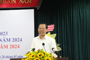 Chủ tịch UBND TP.HCM Phan Văn Mãi đề nghị Ban Giao thông lập tiến độ của từng dự án