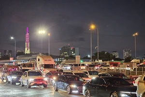 Người dân nghỉ lễ sớm, cửa ngõ phía Đông TP.HCM đông đúc