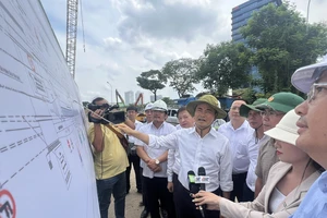 Nỗ lực thông xe hầm chui Nguyễn Văn Linh - Nguyễn Hữu Thọ vào tháng 9