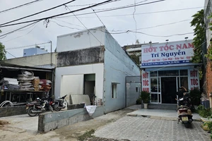 Dọn dẹp mặt bằng để khởi công dự án mở rộng đường Nguyễn Thị Định, TP Thủ Đức