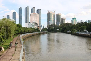 Có nên làm tuyến tàu điện tự lái dài 30 km, vốn đầu tư 20.000 tỉ đồng ở TP.HCM?