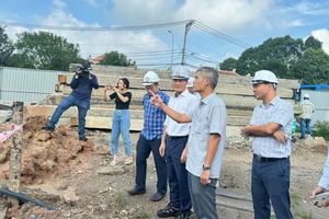 Phó Chủ tịch UBND TP.HCM Bùi Xuân Cường yêu cầu sớm mở rộng đường Đỗ Xuân Hợp