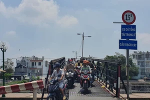 Khi nào xây mới cầu Rạch Cát, quận 8?