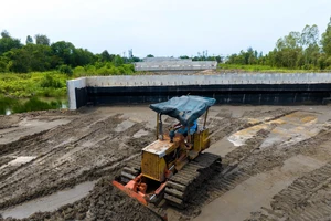 TP.HCM tiếp tục huy động cát từ Campuchia và các tỉnh miền Tây để làm vành đai 3