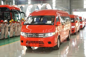 Vừa ra mắt, 100 minibus KIMLONG X9 đầu tiên được bổ sung vào đội xe Phương Trang