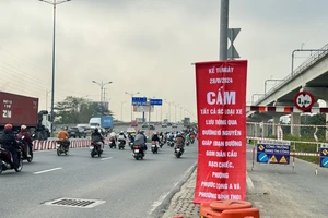 Cấm ô tô di chuyển dưới chân cầu Rạch Chiếc lưu thông qua đường Võ Nguyên Giáp, TP Thủ Đức
