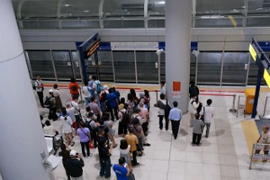 Hết vé xe giường nằm, điều chỉnh lịch chạy metro số 1 