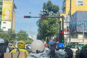 Đánh giá kỹ các điểm đã gắn biển cho rẽ phải khi đèn đỏ ở TP.HCM