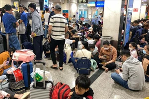 Các chuyến bay từ Sân bay Tân Sơn Nhất liên tục delay, có chuyến trễ đến 7 tiếng