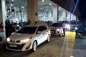 Mùng 7 Tết: Bến xe Miền Đông mới nhộn nhịp người dân quay lại TP.HCM