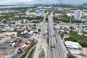 Dự án nút giao Mỹ Thủy 3.600 tỉ đồng 'khát' mặt bằng, thi công cầm chừng