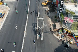 Khi nào di dời xong cột điện trên đường Dương Quảng Hàm?