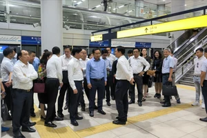 Chủ tịch UBND TP.HCM Nguyễn Văn Được thị sát metro số 1