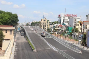 Đường nối Trần Quốc Hoàn - Cộng Hòa, kết nối nhà ga T3 được di chuyển 2 chiều