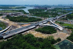 Đề nghị tạo 'luồng xanh' vận chuyển cát về Vành đai 3 TP.HCM