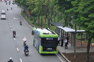 Làm gì để TP.HCM có 100% xe buýt điện, năng lượng xanh?