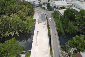 Cầu Rạch Gia huyện Bình Chánh khởi công từ 2017 vẫn chưa xong