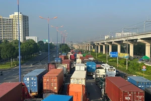 Đang ùn ứ trên đường Võ Nguyên Giáp, TP Thủ Đức