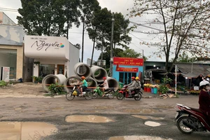 TP.HCM: Thảm nhựa 1 đoạn đường Lò Lu trước Lễ 2-9