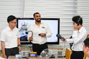 10 kỹ sư Điện lực TP.HCM được đào tạo chuẩn quốc tế về kiểm tra phóng điện cục bộ