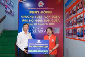 Tổng Công ty Điện lực TP.HCM trao hơn 286 triệu đồng ủng hộ nhân dân Cuba